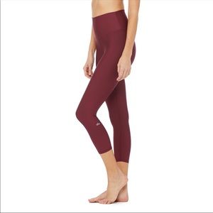 Alo Yoga High Waist Airlift Capri Black Cherry
